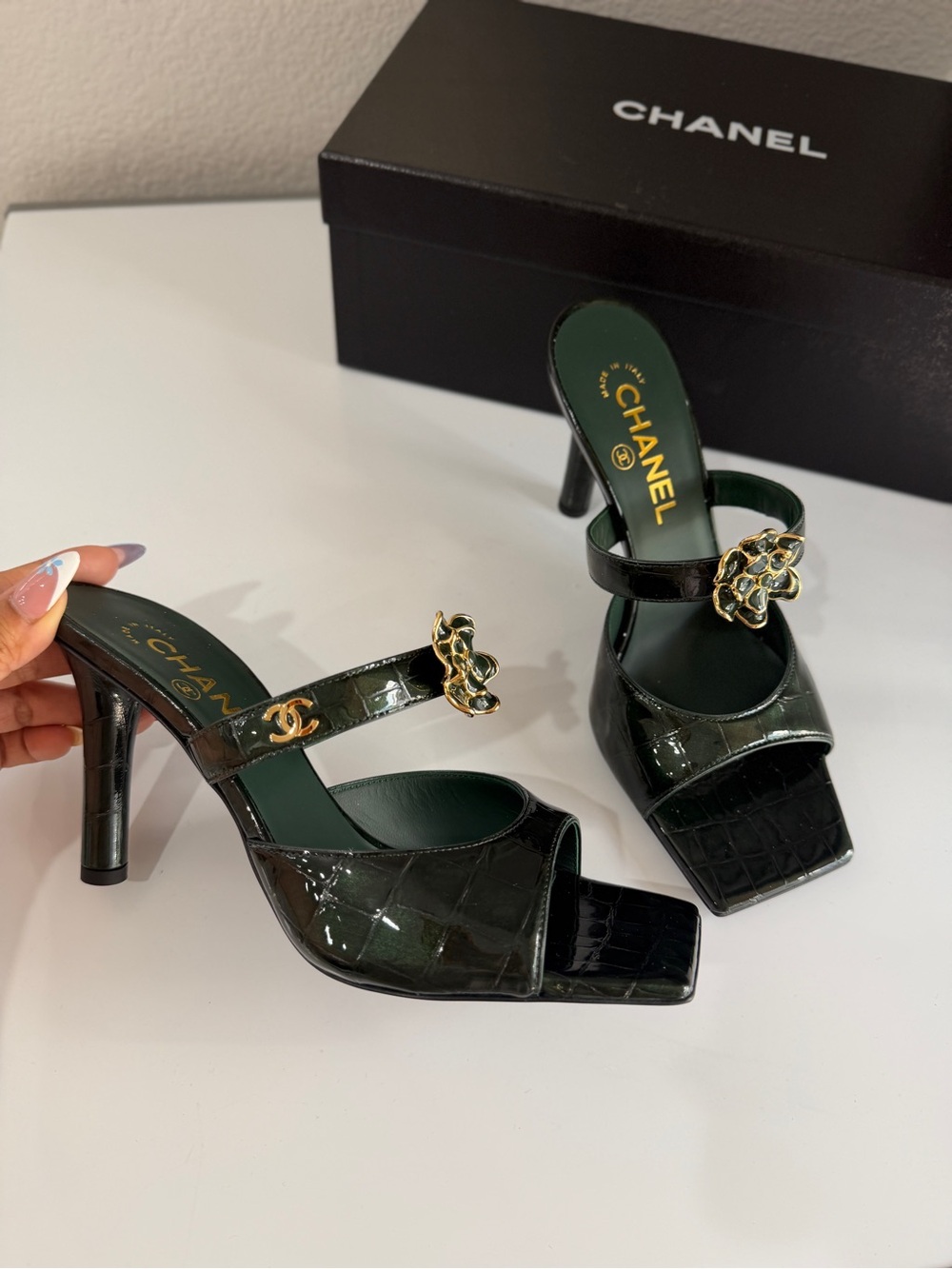 CHANEL 26A Green Croc Mules size 38